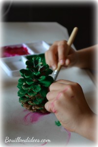 DIY Noël, sapin en pomme de pin peinture Bouillondidees