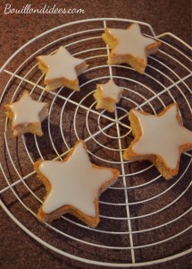 Génoise montée en étoiles sapin dessert pour Noël sans GLO (gluten, lait, oeuf) étapes Bouillondidees