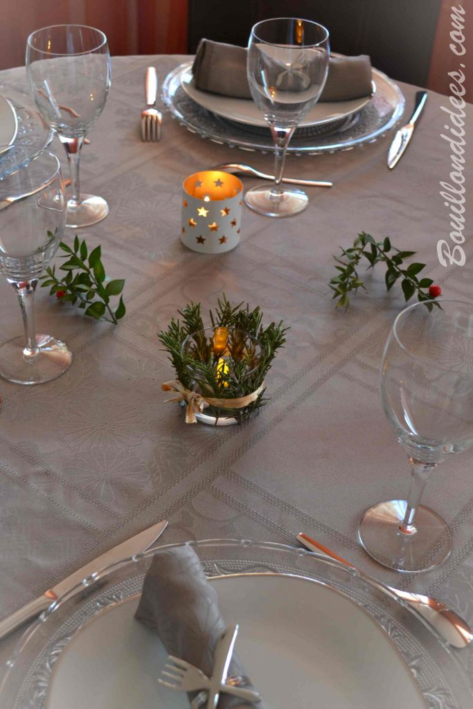 Déco de table pour les fêtes : des photophores en sapin ou romarin pour une lumière naturelle à table (DIY Noël Bouillon d'idées)